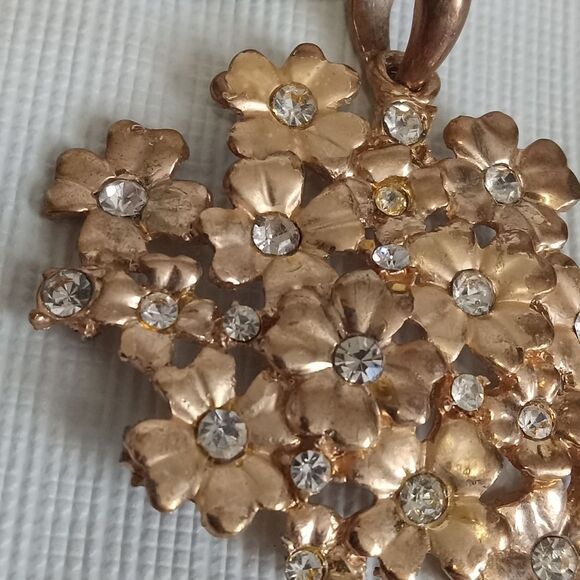 Gold Toned Rhinestone Flower Cluster Pendant Omega Chain Collar Style Necklace - Picture 4 of 10